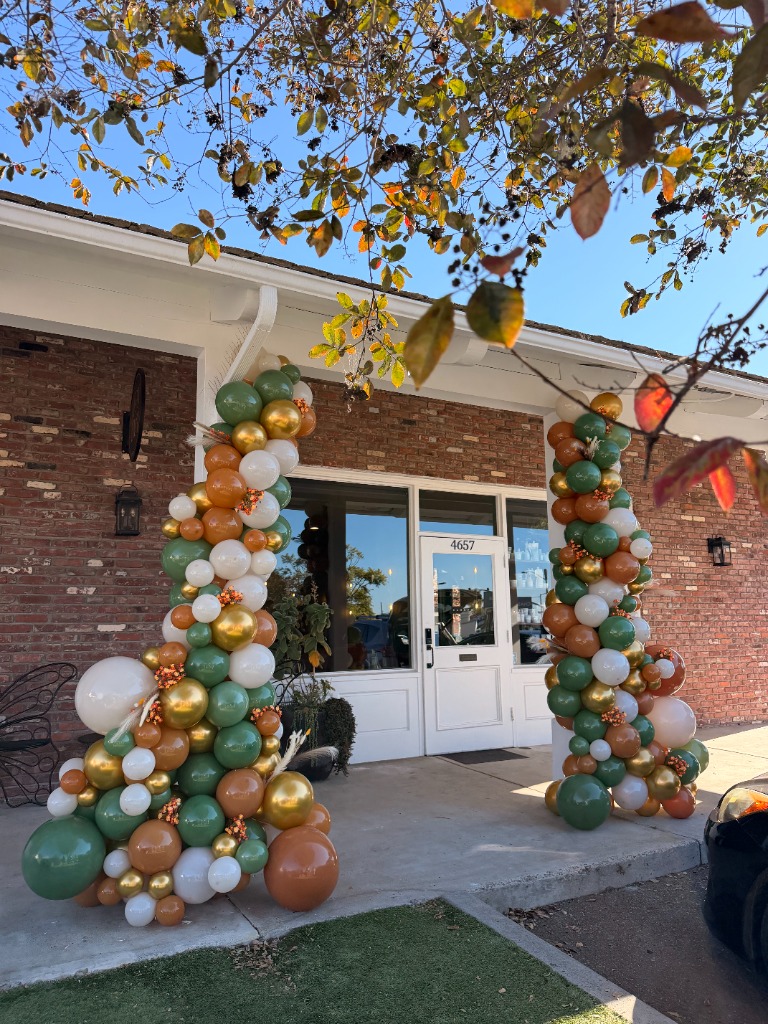 Grand opening autumn balloon pillars outside a storefront